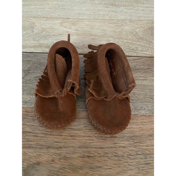 Minnetonka Other - Minnetonka Infant Leather Fringe Moccasins | Size 2